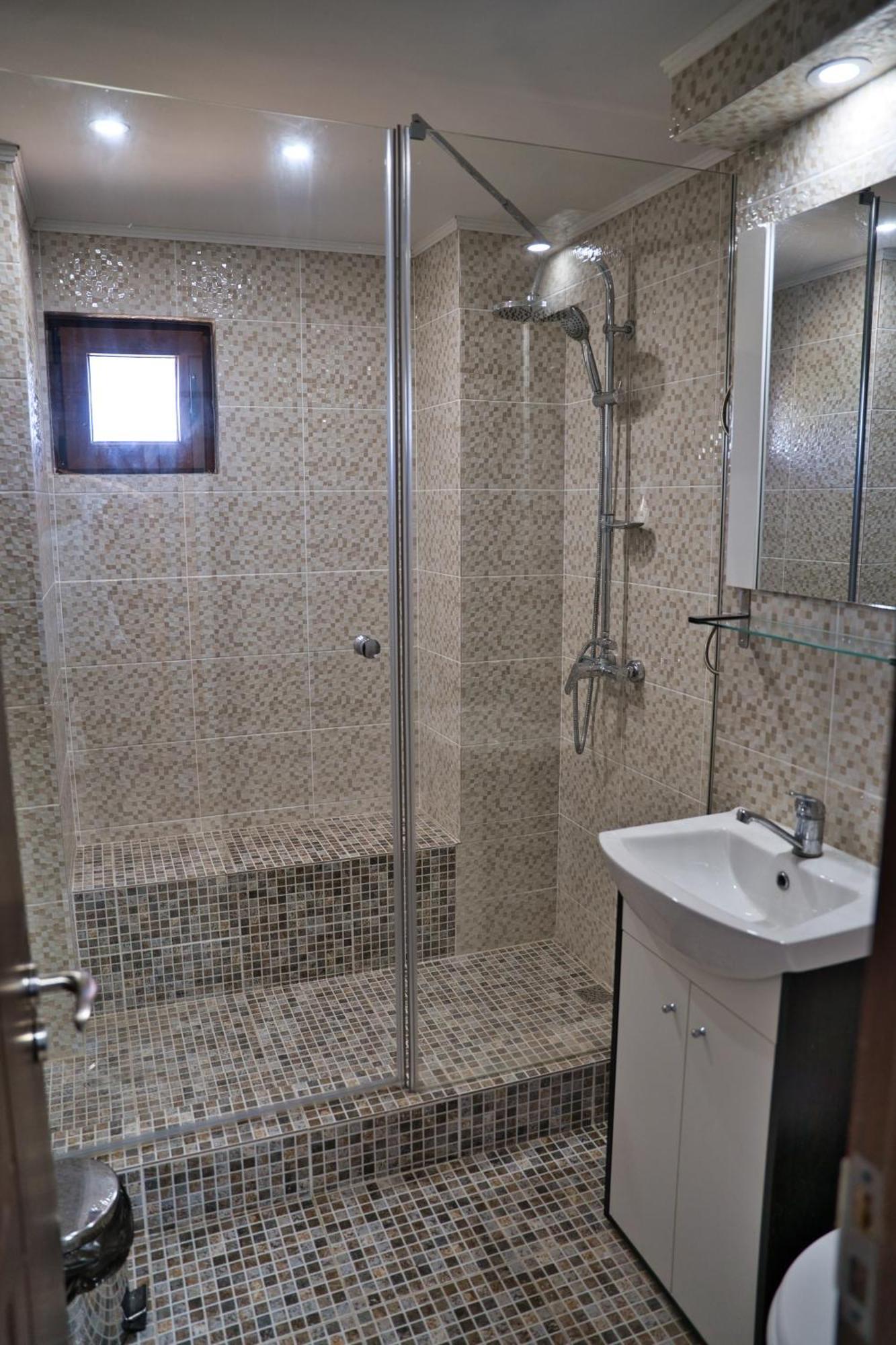 Perla Argesului, Ciubar, Piscina, Lift, Gratar, Cabana, Pensiuni, Hotel Cazare Transfagarasan Curtea De Arges Albestii de Arges Værelse billede